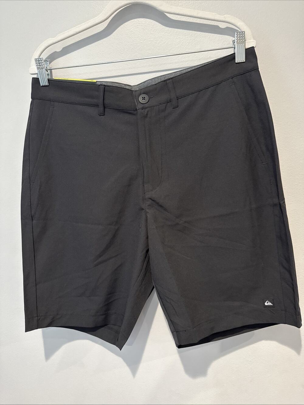 NWT Quicksilver Men’s Black Stretch Hybrid Shorts 9" Inseam Size 32 UV 50 Casual